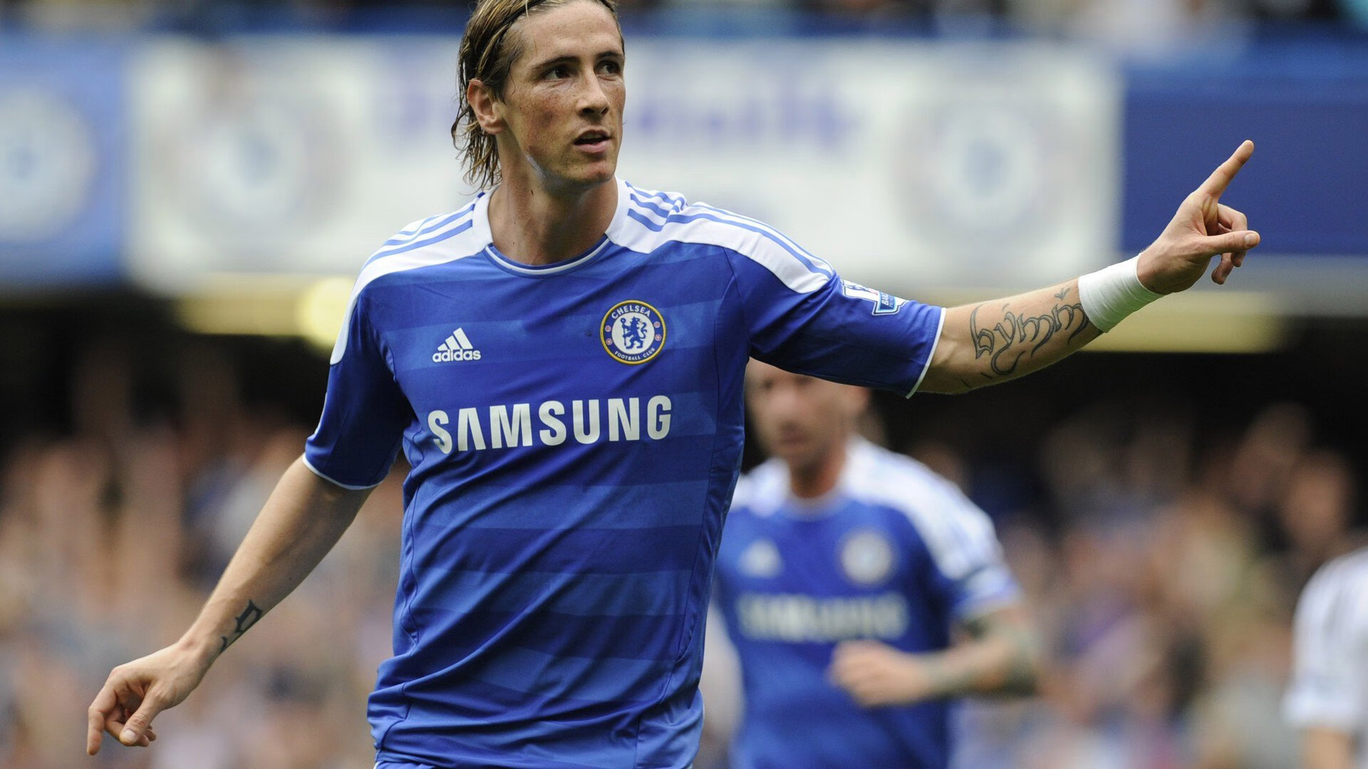 华体会真人体育-一场1-1！让英超争四乱了：桑德兰3轮不败+进前四，2大黑马搅局，英超 桑德兰